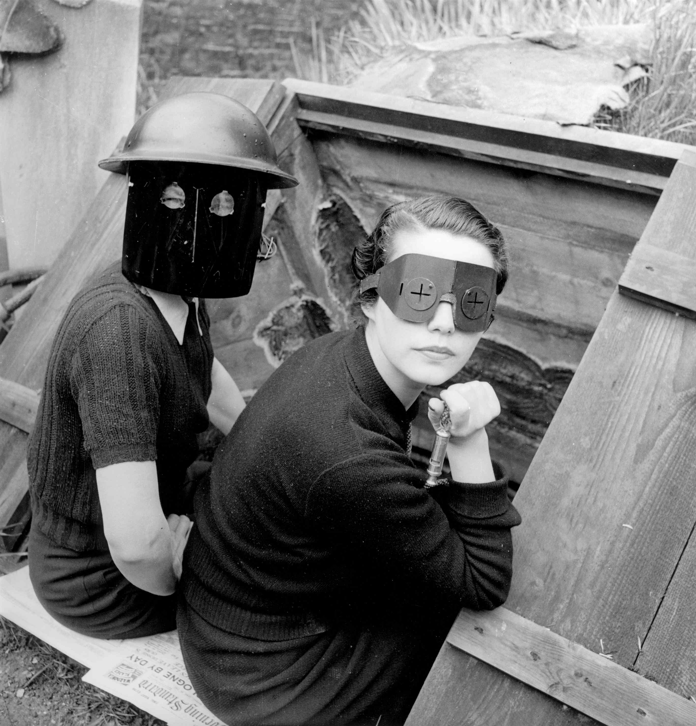 BKF Presse Lee Miller Fire Masks 19411